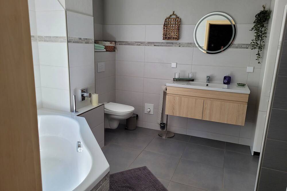 Ganze Wohnung, Gemütliche neu errichtete Ferienwohnung in ruhiger waldreichen Umgebung in Dippoldiswalde, Osterzgebirge