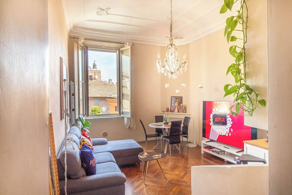 Entire apartment, Canalchiaro Suite, Modena Center, 6 guests, Cathedral view in Modena, Modena Province