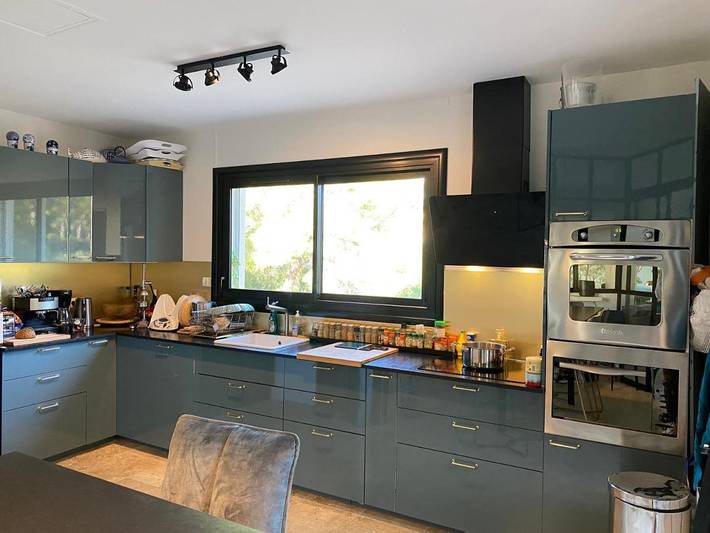 Location de vacances pour 10 personnes, avec piscine ainsi que jardin et vue dans La Pointe-Rouge - 2