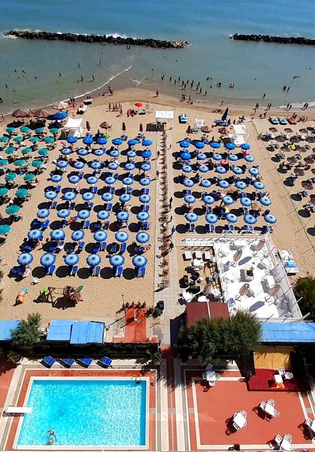 Hôtel pour 2 personnes, avec Balcon et Terrasse ainsi que Jardin et Piscine à Montesilvano