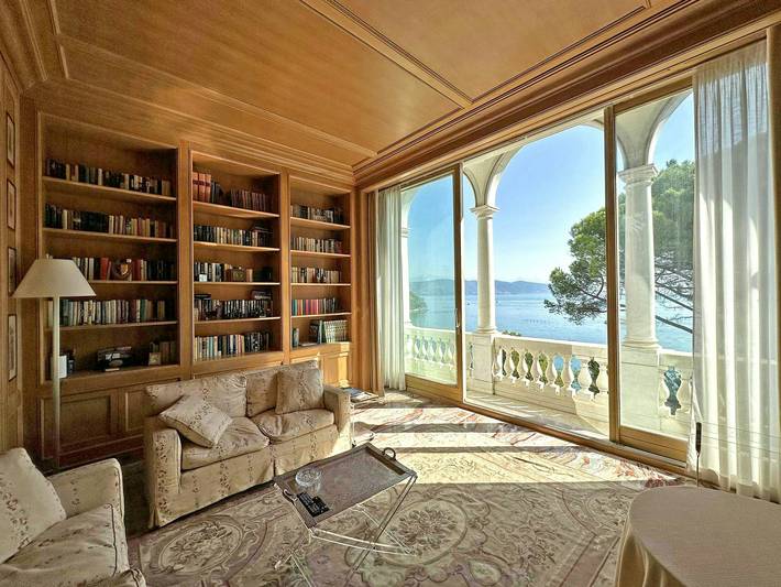 Villa d'epoca a Portovenere sul Golfo dei Poeti in Spiaggia di Arenella, Comune di Porto Venere