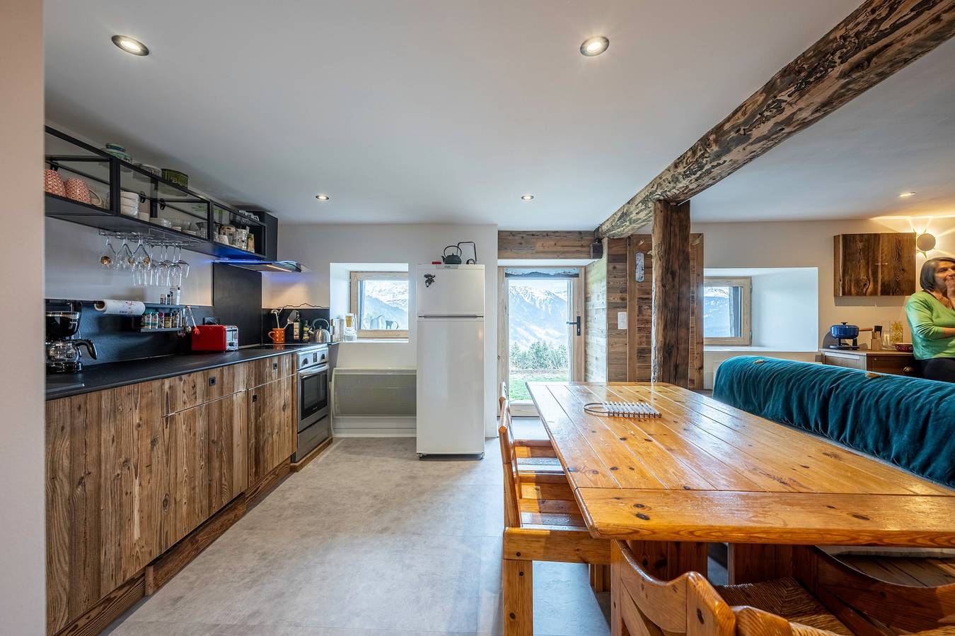 Entire studio, Studio 'Le Petit Érable - Mont Blanc View' with Mountain View, Private Terrace and Wi-Fi in Villard-sur-Doron, Albertville region