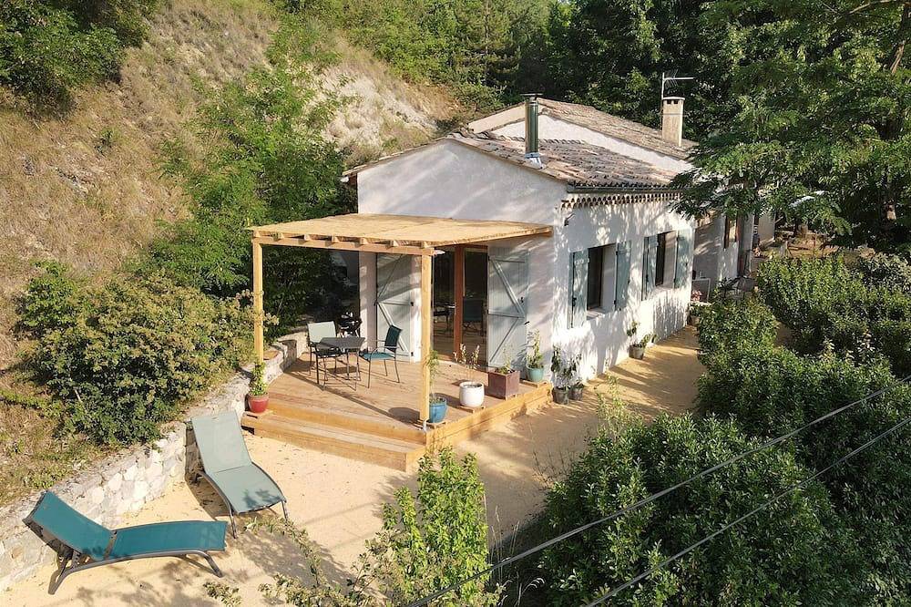 Gîte authentique,  nature, calme, piscine, détente, activités et senteurs in Saillans, Région de Die