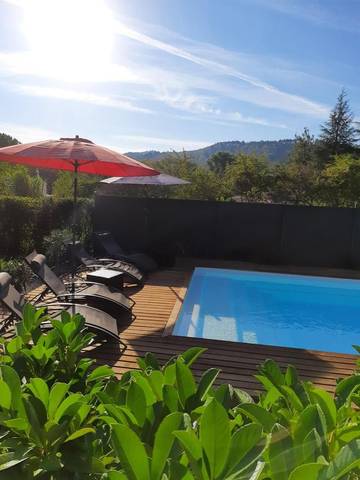 Maison de campagne pour 4 personnes, avec jardin ainsi que piscine et vue à Montazels