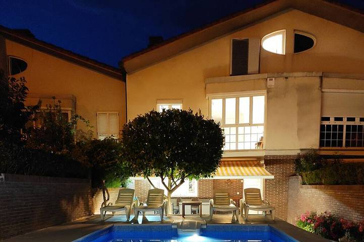 Location de vacances pour 10 personnes, avec Balcon ainsi que Terrasse et Jardin à Hernani