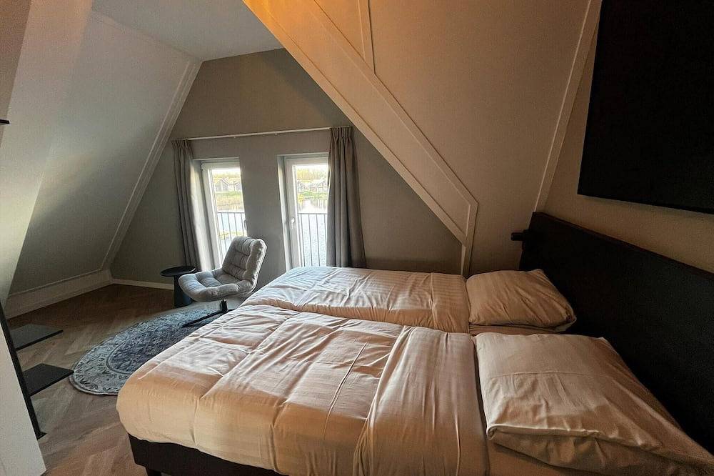 8-people flat with 4 bedrooms and 2 bathrooms in Kampen, Veluwemeer