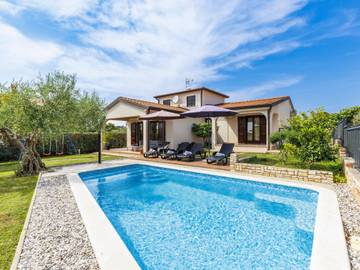Ferienhaus für 8 Personen, mit Garten in Novigrad