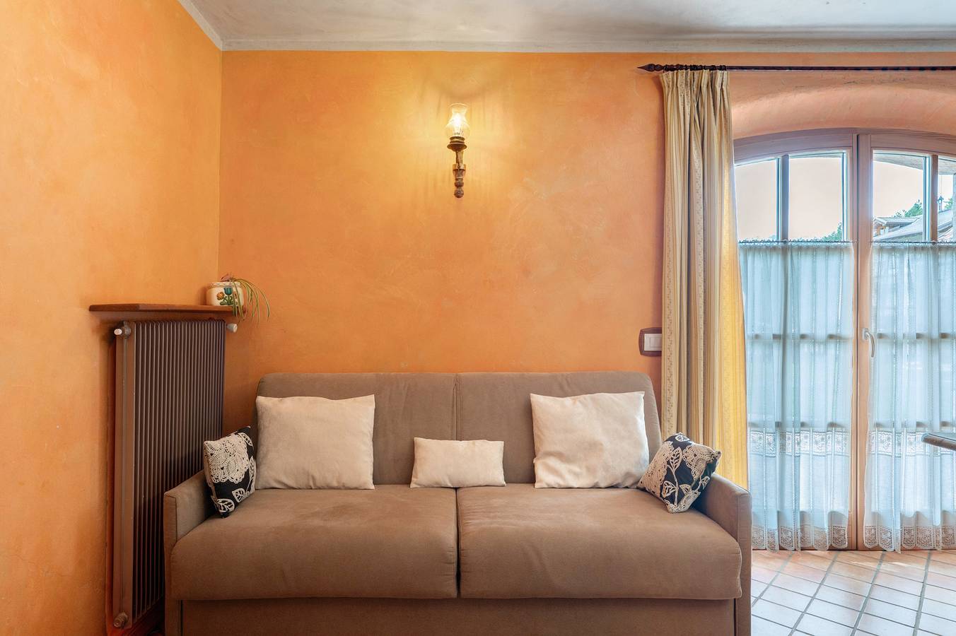 Entire apartment, Apartment 'Golden' with Mountain View, Shared Garden and Wi-Fi in Coredo, Predaia