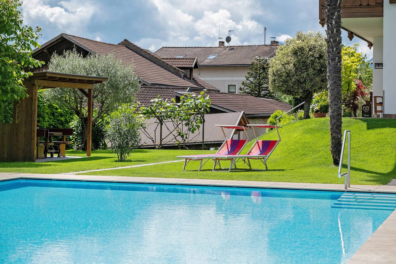 Ganze Wohnung, Ferienwohnung 'Christine 1' mit Bergblick, Gemeinschaftspool und Wi-Fi in Riffian, Passeiertal