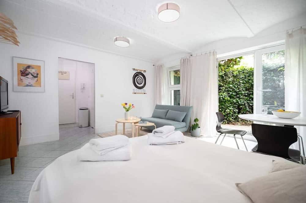 Ganze Wohnung, City Apartment with terrace in Moabit in Moabit Berlin, Berlin