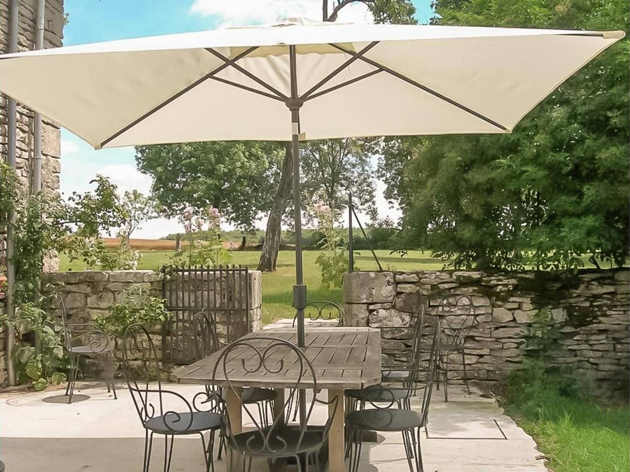 Casa borgoñona tranquila con jardín y wifi, cerca de Dijon in Source-Seine, Región de Montbard