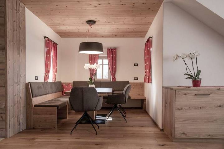Chalet für 8 Personen, mit Ausblick und Sauna sowie Balkon in Südtirol - 2