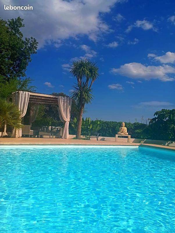 Location de vacances pour 13 personnes, avec Terrasse et Jardin ainsi que Piscine et Vue à Aspères