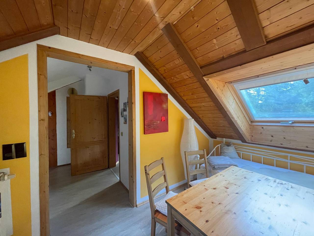 Ganze Wohnung, Ferienwohnung im Dachgeschoss am Bodensee mit Wlan und Balkon in Überlingen, Bodenseekreis