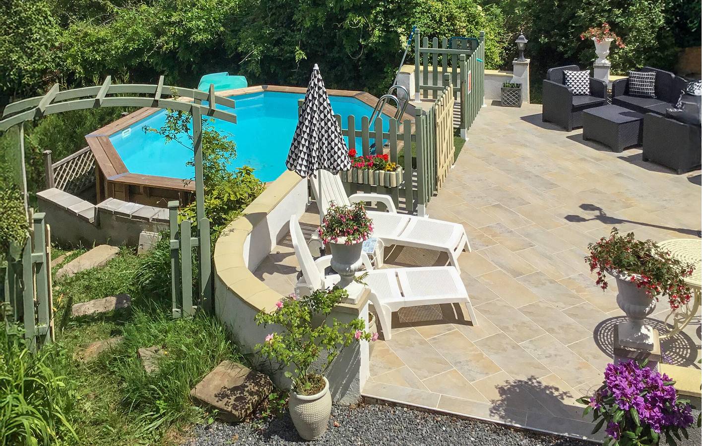 Apartamento vacacional entero, Acogedor apartamento con piscina y jardín en Magnac-Laval in Magnac-Laval, Región de Bellac