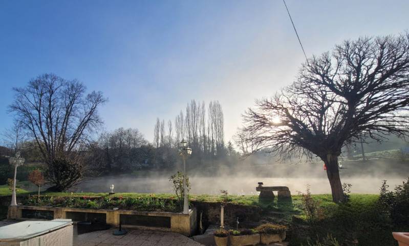 Location de vacances pour 2 personnes, avec vue sur le lac et jardin dans Saint-Amand-Montrond - 4