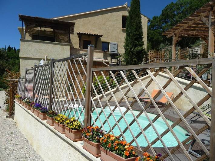 Location de vacances pour 8 personnes, avec vue ainsi que jardin et piscine, animaux acceptés à Aubres - 3