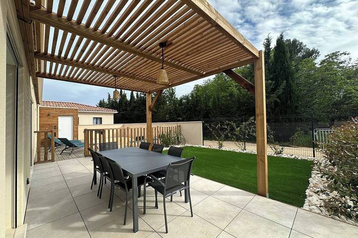 Location de vacances pour 8 personnes à Montaren-et-Saint-Médiers