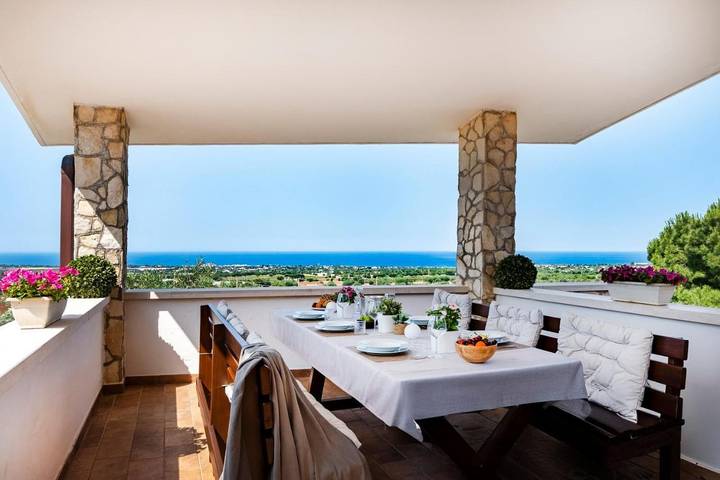 Villa per 7 persone, con piscina e panorama nonché giardino a Conversano