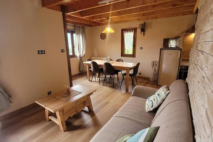 Gîte pour 6 personnes, avec terrasse et vue à Thiézac - 3