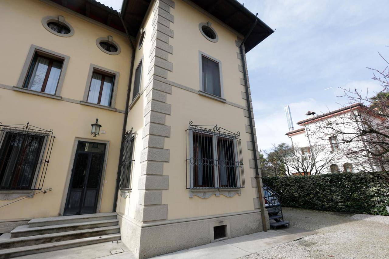 Three-Bedroom Apartment with Park View in Treviso, Treviso Provinz