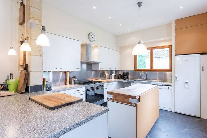 Gîte pour 12 personnes, avec jardin et terrasse à Coutras - 2