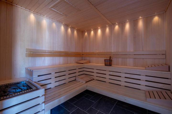 Hôtel pour 2 personnes, avec sauna et jacuzzi ainsi que jardin et piscine à Plonévez-Porzay - 4