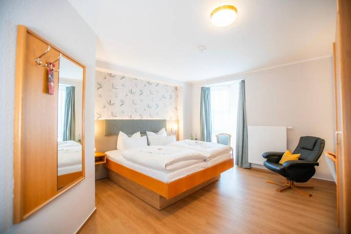 Hotel für 3 Personen, mit Sauna und Garten, mit Haustier in Plauen - 2