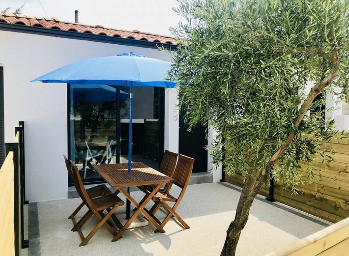 Gîte pour 4 personnes, avec terrasse et jardin