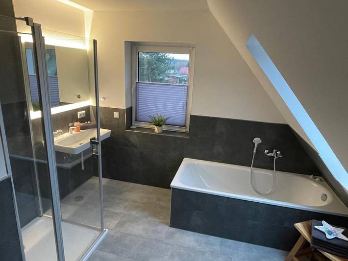 Ferienwohnung für 6 Personen, mit Balkon und Terrasse sowie Garten und Ausblick in Alt Schwerin - 2