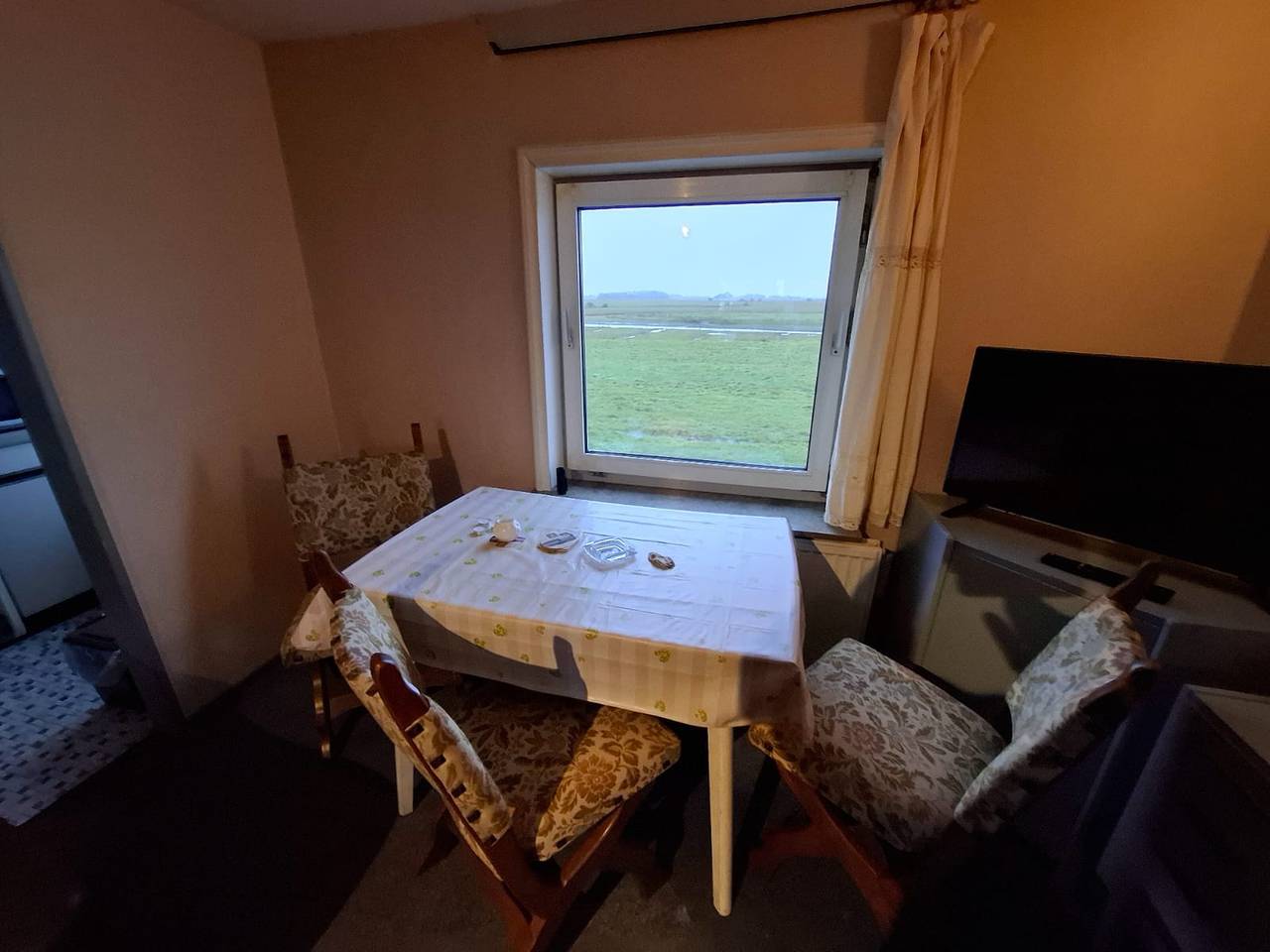 Entire apartment, Apartment 'Fewo Nordstern Familie Sauerwald' with Shared Garden and Wi-Fi in Pellworm, Nordseeküste