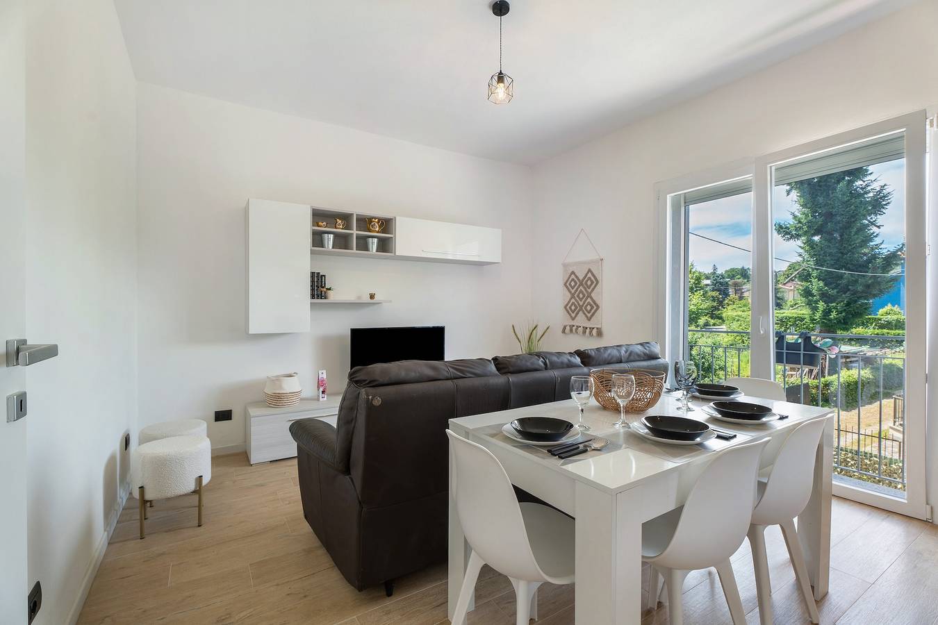 Ferienhaus 'Villa Lilia Appartamento Blu' mit Gemeinschaftsgarten, Balkon und Wlan in Arona (Lago Maggiore), Arona Gemeinde