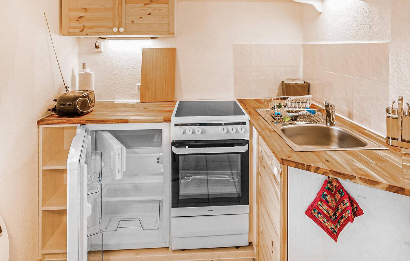 Ganze Ferienwohnung, Charmante Wohnung mit Parkplatz, Garten & Terrasse | Nähe Strand & Fluss in Kagar, Rheinsberg