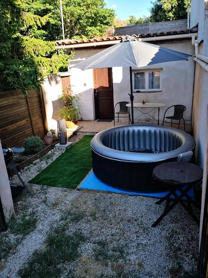 Apartamento de vacaciones para 2 personas, con jardín y jacuzzi - 1