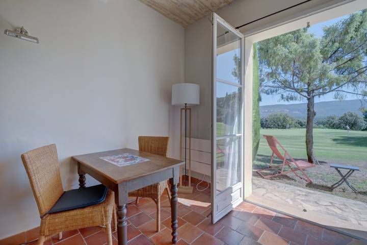 Gîte pour 2 personnes, avec vue et jardin à La Motte - 2