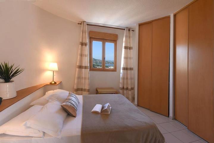 Hôtel pour 5 personnes, avec vue ainsi que balcon et piscine dans Office de Tourisme Porto Vecchio Sud Corse - 4