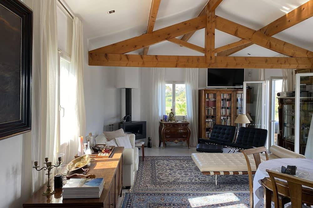 Villa destiné à 6 personnes sur 1000m2 de terrain arboré avec piscine. in Juvignac, Côte méditerranéenne (France)