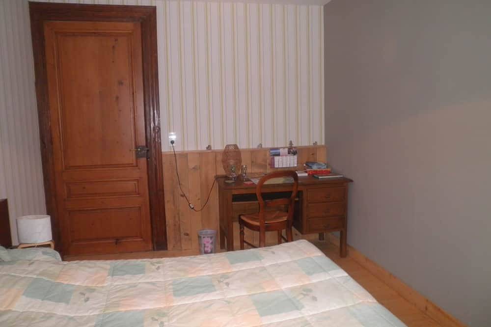 Chambre dans ancienne école du milieu 19e siècle in Mouthe-Lac et Mont d’Or, Parc naturel régional du Haut-Jura