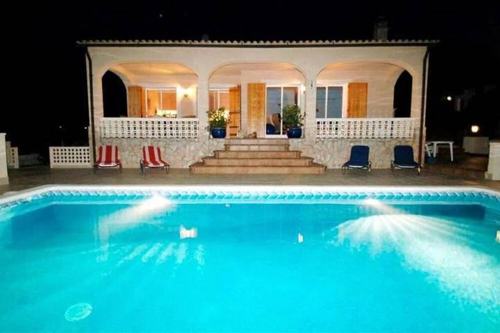 Casa de vacaciones para 8 personas, con jardín y piscina, Se admiten mascotas - 1