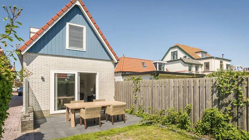 Bungalow voor 4 personen, met Terras en Tuin op Texel