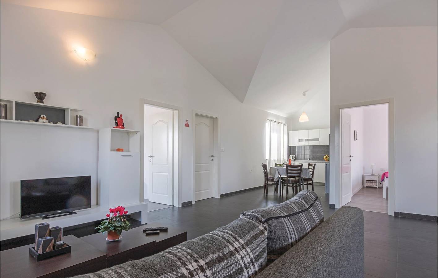 Ganze Ferienwohnung, Gemütliche 2-Zimmer-Wohnung mit Pool und Terrasse in der Nähe des Stadtzentrums von Vodnjan in Vodnjan, Grad Vodnjan