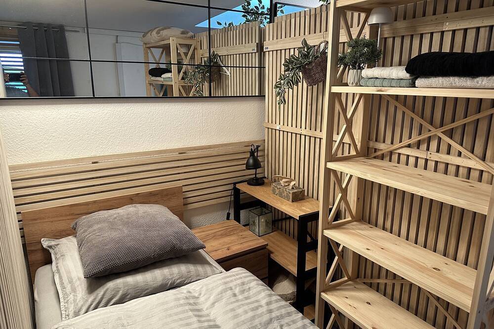 Bungalow „Sonnennest“ mit Gemeinschaftspool, Wlan und Klimaanlage in Marzahn - Hellersdorf, Berlin