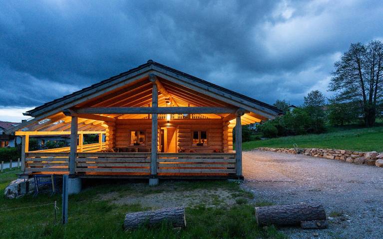 Chalet für 4 Personen, mit Balkon und Balkon/Terrasse sowie Terrasse und Whirlpool in Landkreis Regen - 3