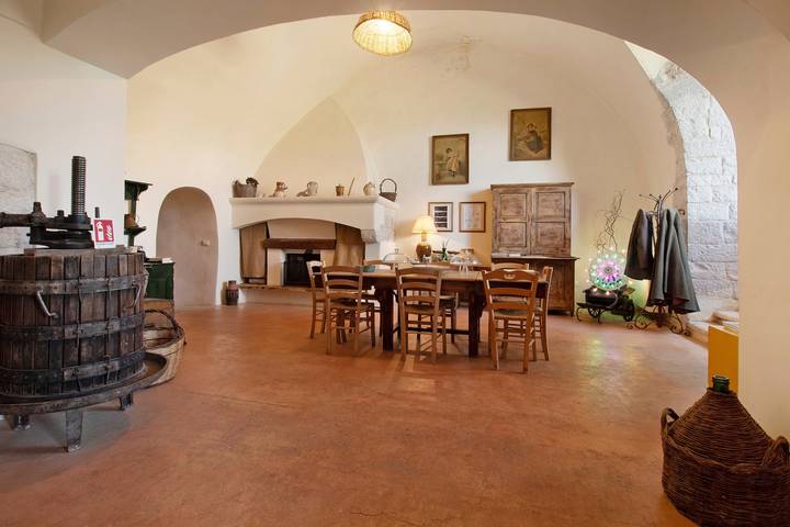 Entire apartment, Apartment 'Cerere' with Shared Terrace, Wi-Fi and Air Conditioning in Bisceglie, Barletta-Andria-Trani