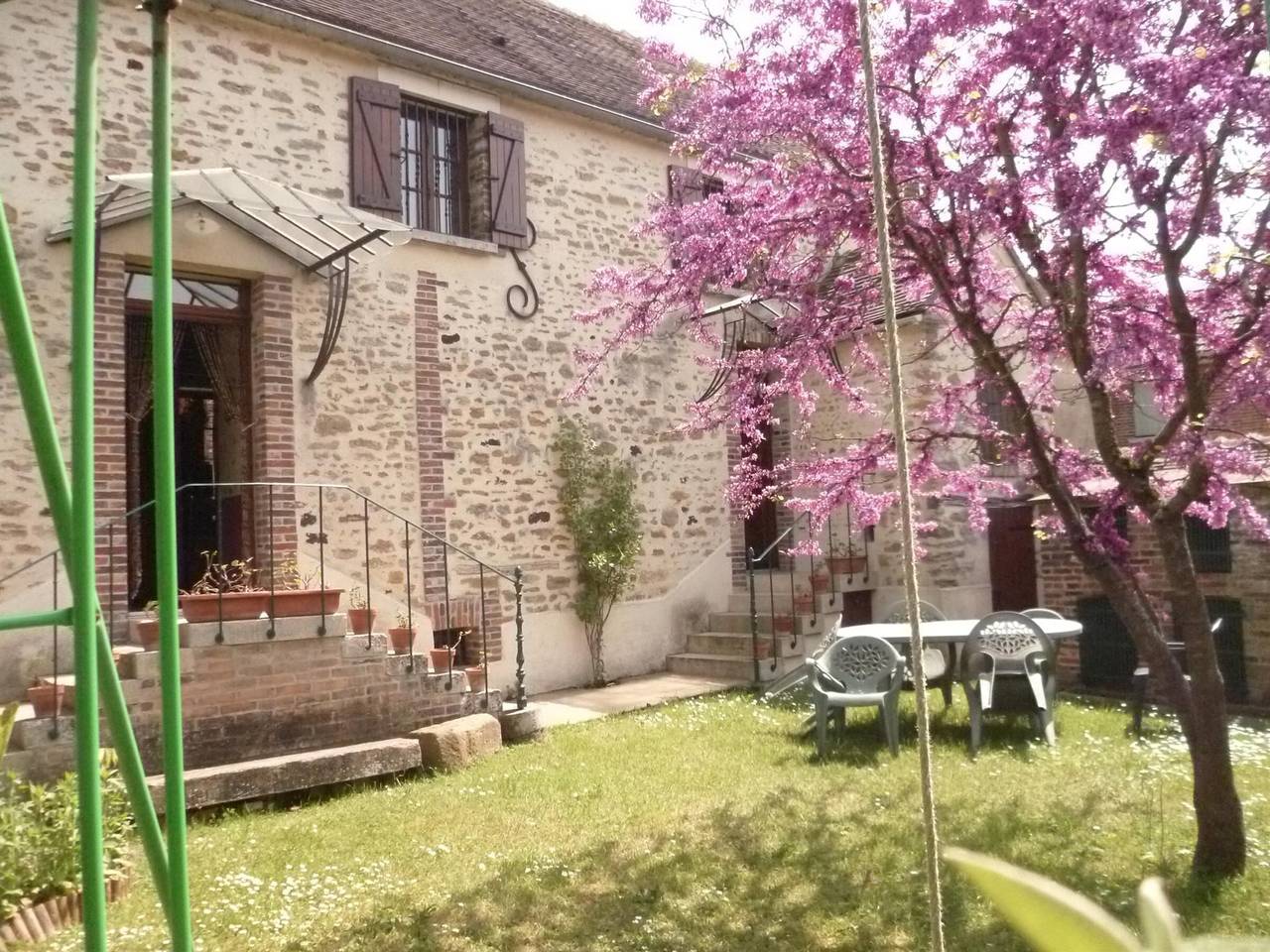 L'École Buissonnière: Charming cottage in Chéu near Chablis in Chéu, Auxerre region