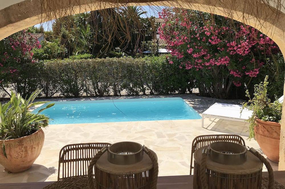 Nuevo 2020! Pequeña casa a 500 metros de la playa, piscina privada. in Playa del Arenal, Jávea