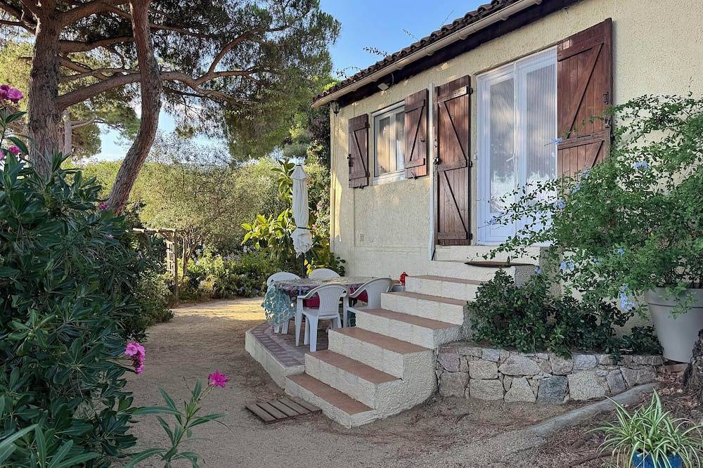 Petite Maison Avec 2 Chambres 3 Personnes Avec Terrasse Propriété Fermée in Calvi, Calvi und Umgebung