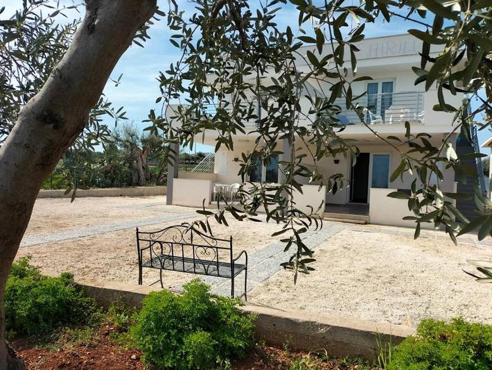 B&b per 4 persone, con giardino e panorama nonché piscina, adatto a famiglie con bambini a Polignano a Mare