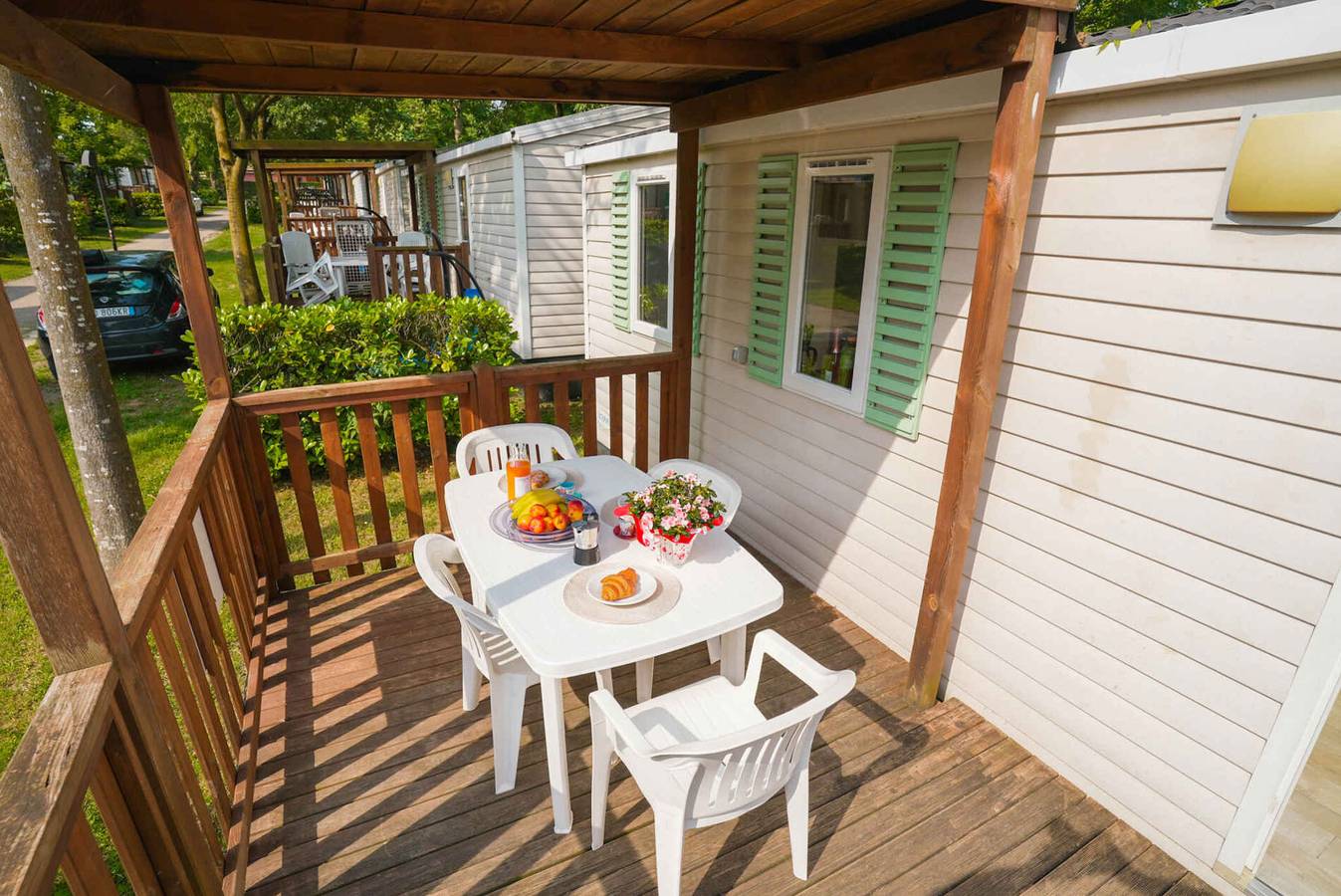 Maison mobile avec climatisation, terrasse et piscine  in Peschiera del Garda, Montagnes autour du lac de Garde