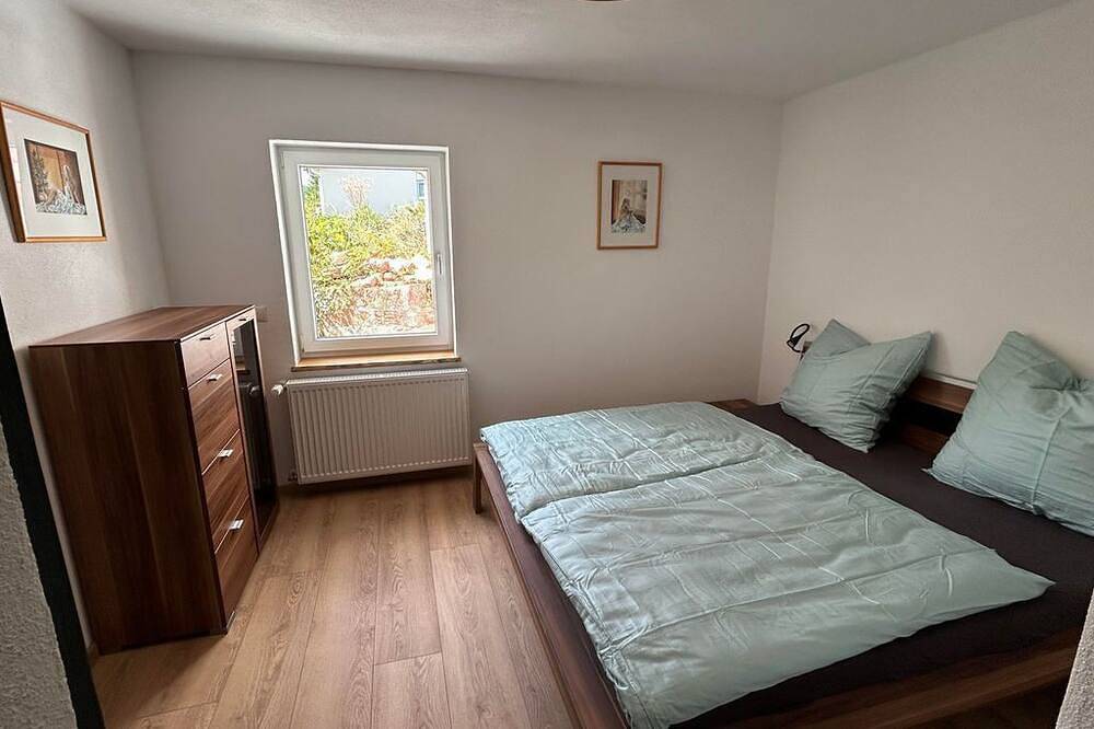 Ganze Wohnung, Ferienwohnung zum Büttelfels - Appartement/Fewo, Dusche, Wc, 1 Schlafraum in Dahn, Landkreis Südwestpfalz